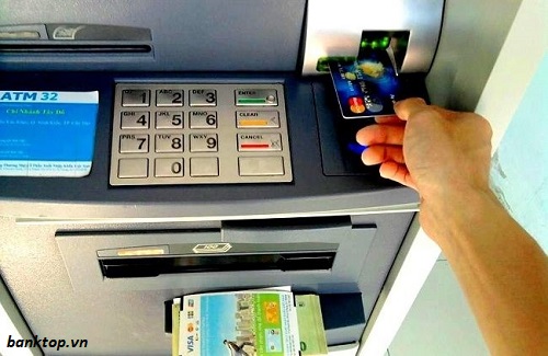 Cách hạn chế bị nuốt thẻ ATM