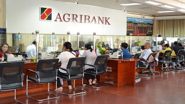 Ra phòng giao dịch ngân hàng Agribank gần nhất đê nhờ hỗ trợ, tư vấn