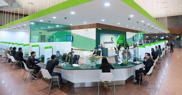 Chuyển khoản từ Vietcombank đến ngân hàng khác tại chi nhánh