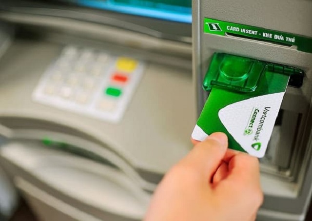 Kích hoạt thẻ đơn giản lại các cây ATM của Vietcombank