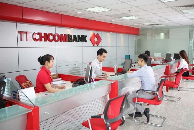 Mở thẻ Visa Debit trực tiếp tại chi nhánh/phòng giao dịch Techcombank