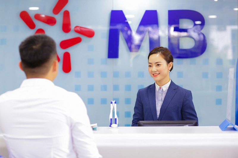 Làm thẻ Visa Debit MBBank tại quầy giao dịch