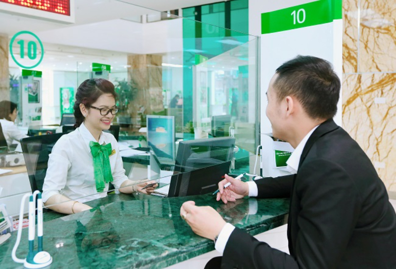 Chuyển tiền ngoài Vietcombank tại quầy giao dịch