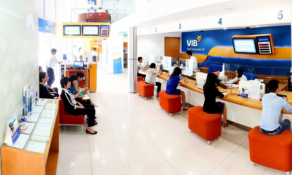 Gửi tiền vào thẻ ATM tại phòng giao dịch, chi nhánh ngân hàng