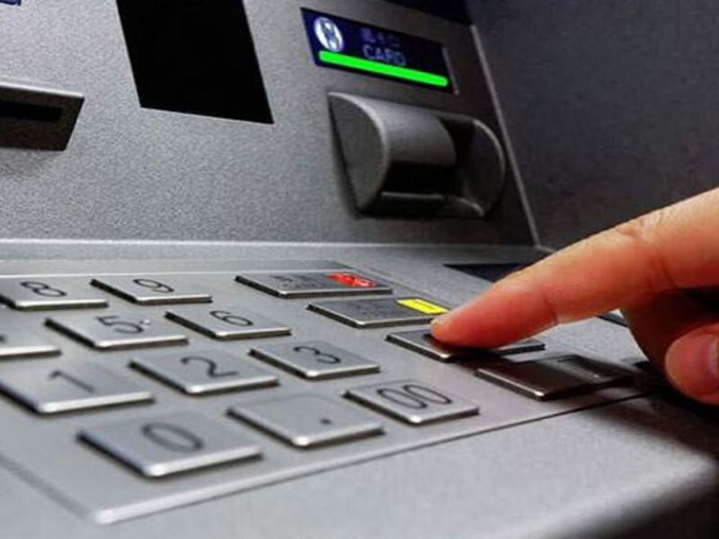 Đổi mã PIN thẻ ATM Vietcombank tại máy ATM