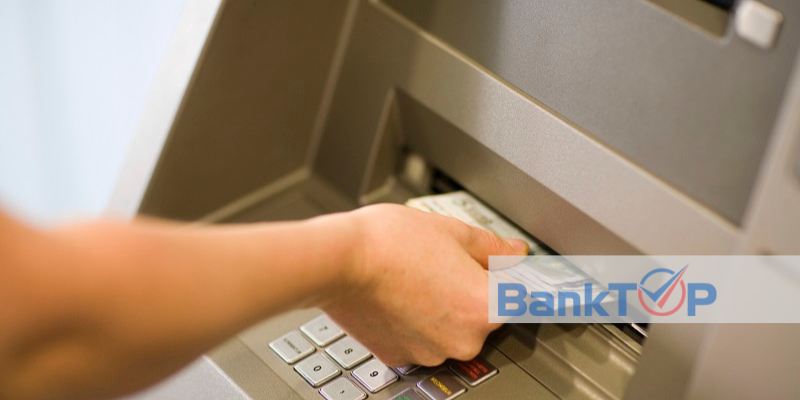 Vì sao thẻ ATM bị nuốt khi rút tiền?